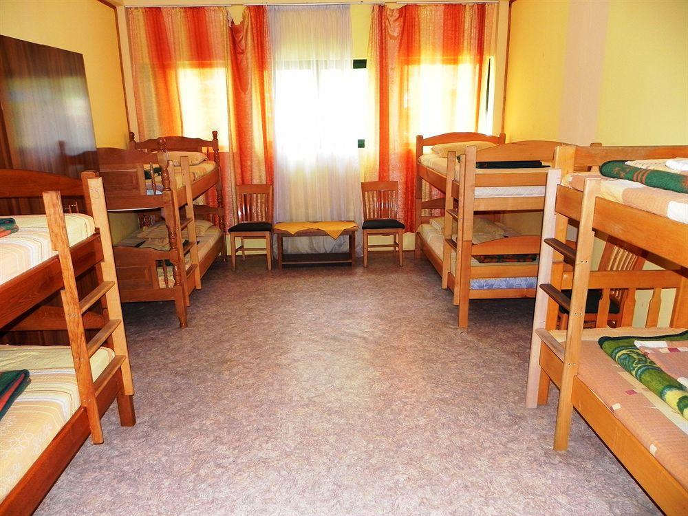 Hostel Izvor Podgorica Luaran gambar